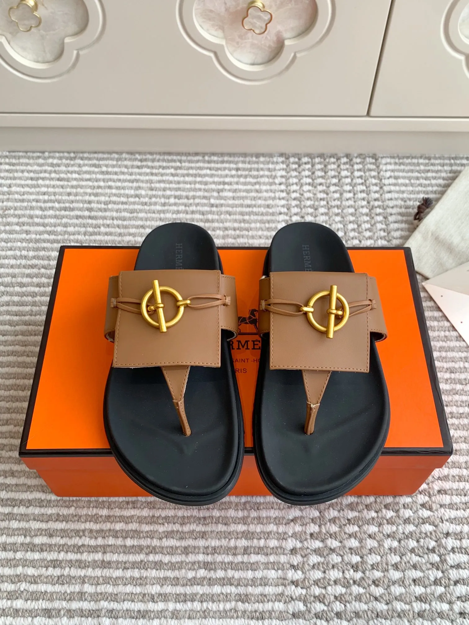 👟👟Ex-factory price 480👟👟 Hermes 〰️H chypre series Kelly buckle slippers Quality Upper: imported calfskin/palmprint cowhide/imported cowhide Foot pads imported silk cowhide, original molded outsole Female size: 35-42
